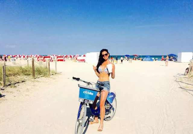 Sexy girls sur les bicyclettes - #1 
