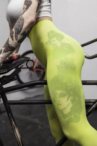 Sexy girls sur les bicyclettes - #15 