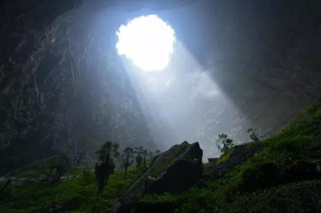 Lincroyable monde souterrain trouve en chine en 2015  - #1 