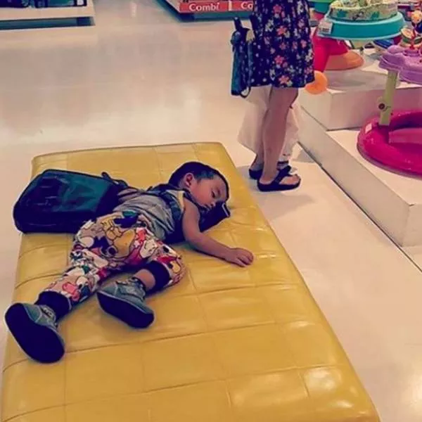 Entraines par leurs femmes a faire du shopping - #13 
