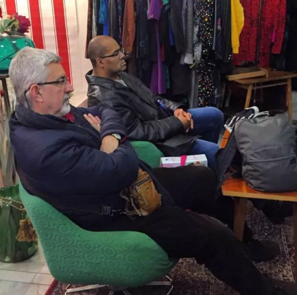 Entraines par leurs femmes a faire du shopping - #8 