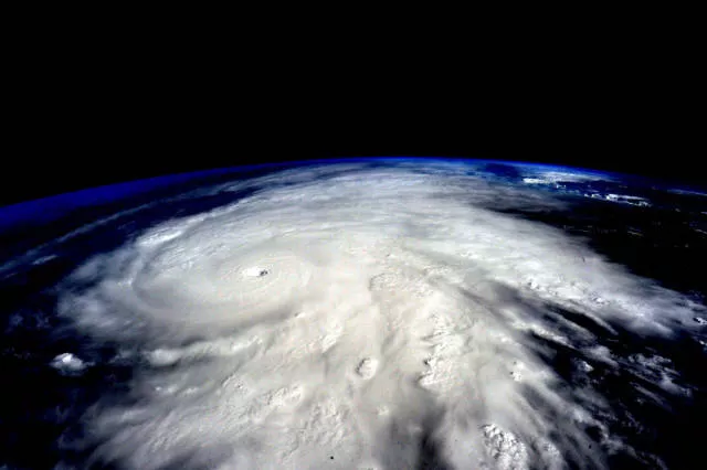 The best photos of the space taken by astronaut scott kelly - #16 