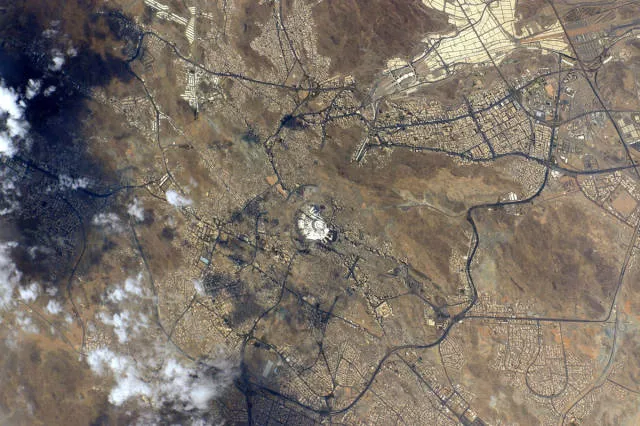 The best photos of the space taken by astronaut scott kelly - #21 