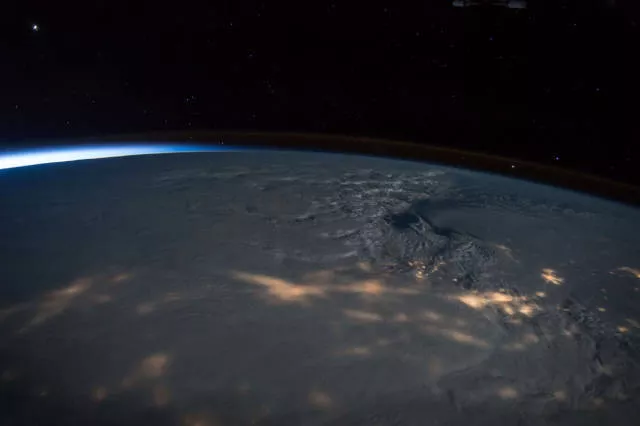The best photos of the space taken by astronaut scott kelly - #23 