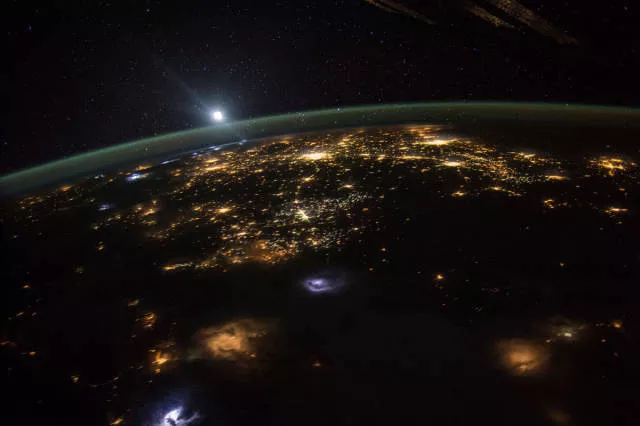 The best photos of the space taken by astronaut scott kelly - #31 