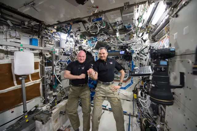 The best photos of the space taken by astronaut scott kelly - #39 