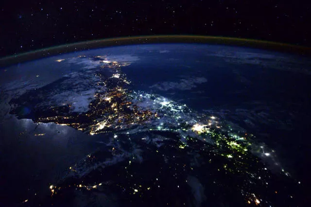 The best photos of the space taken by astronaut scott kelly - #43 