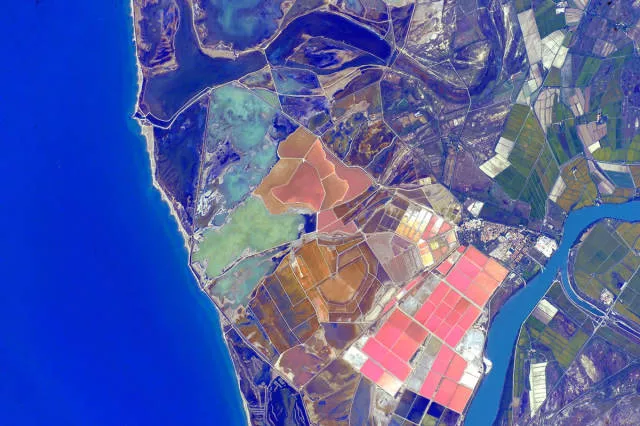 The best photos of the space taken by astronaut scott kelly - #6 