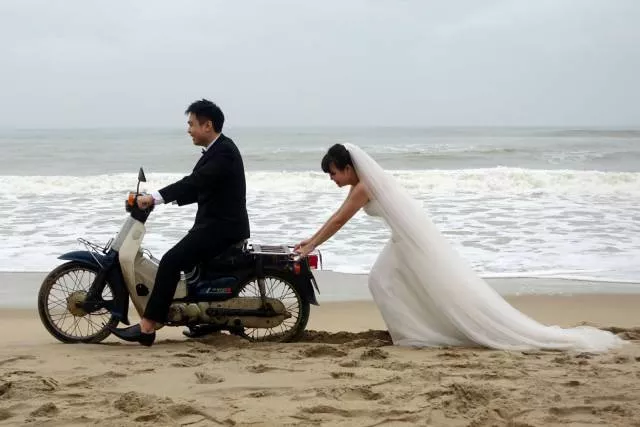 When the woman takes the place of the man - #3 