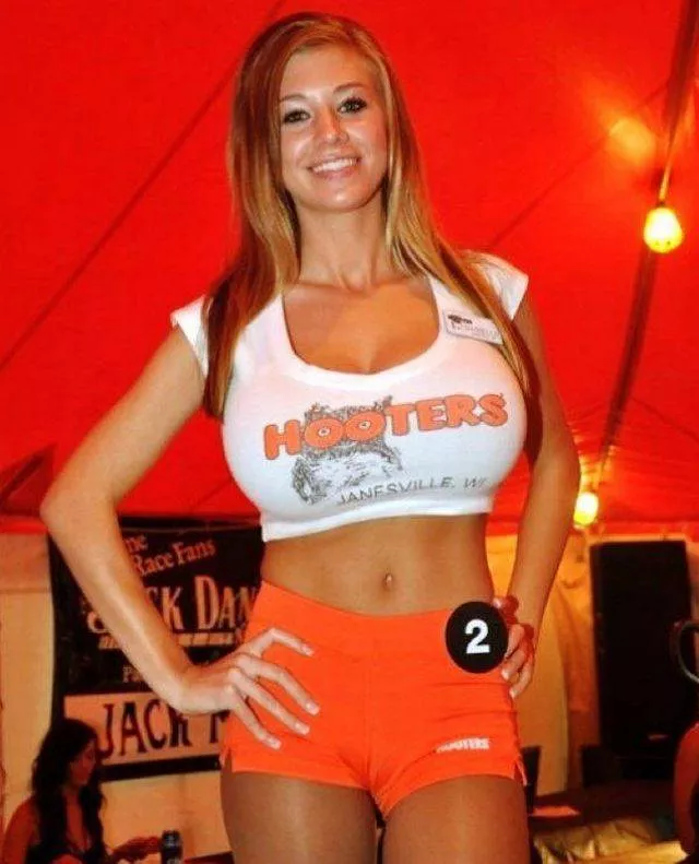 Hooters girls