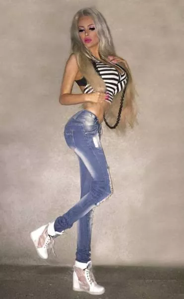The human barbie - #19 