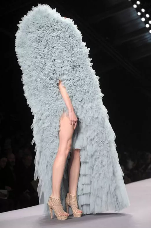 Createurs de mode aux idees les plus folles - #7 