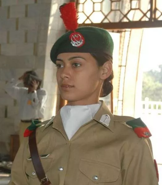 Regard tueur des filles militaires - #13 