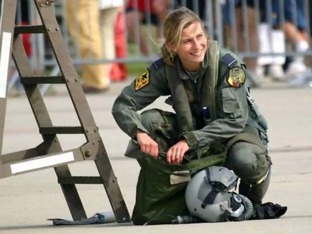 Regard tueur des filles militaires - #5 