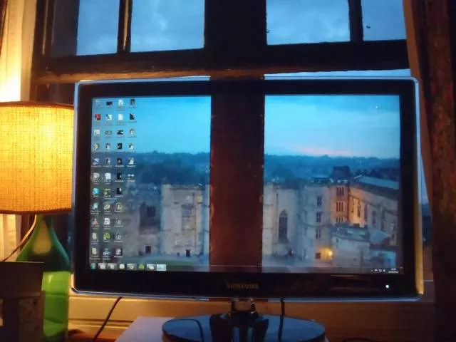 Desks organized in creative ways - #13 
