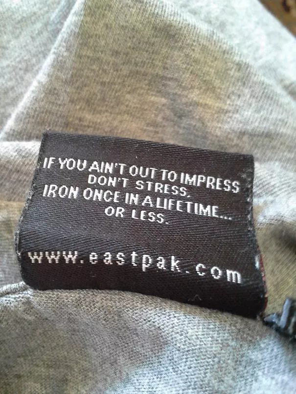 Droles tags sur les vetements