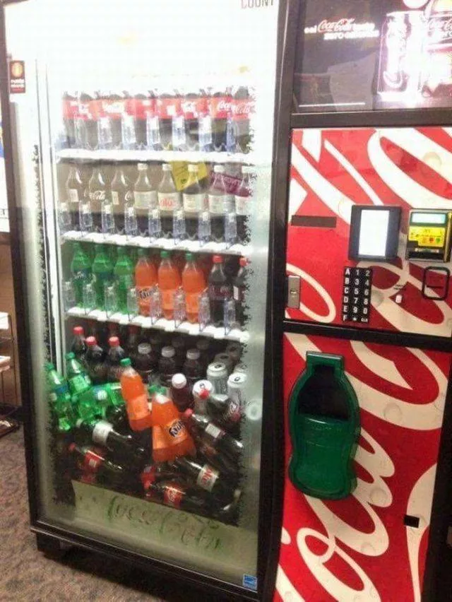 The hidden daily life of vending machines - #9 