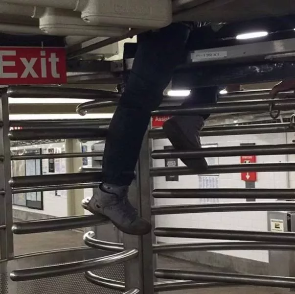 What you can find in subway stations - #28 