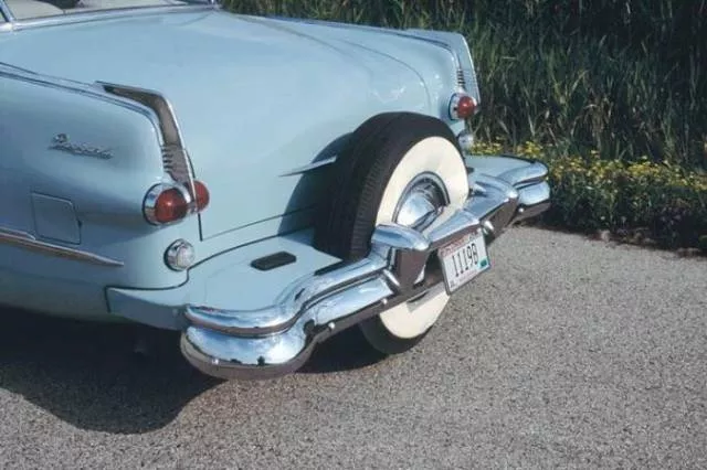 Vehicles with an extra wheel