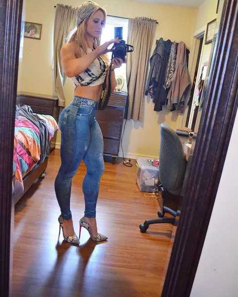 Les filles avec une force inhabituelle aux jambes - #6 