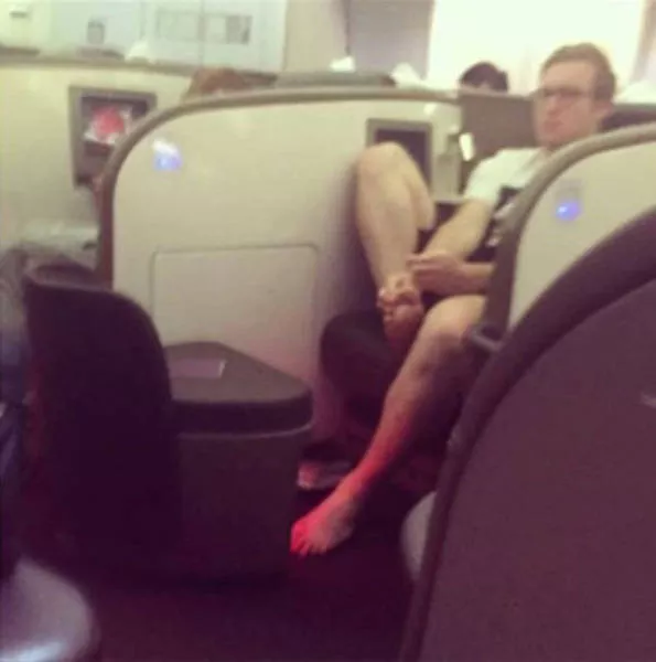 The worst embarrassing situations while traveling - #12 