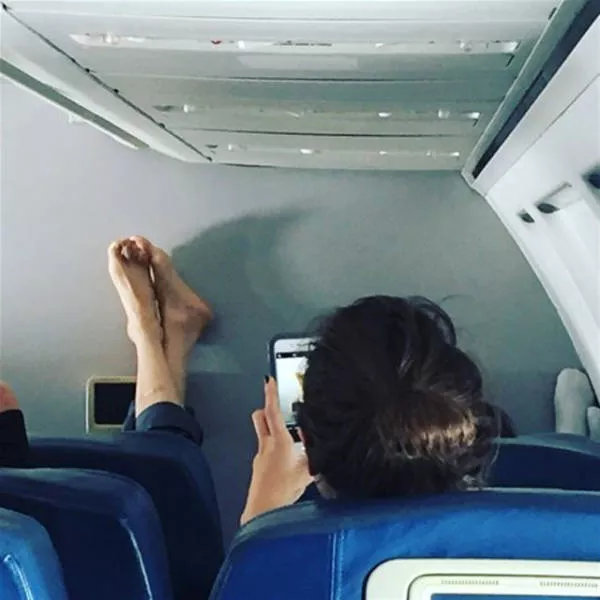 The worst embarrassing situations while traveling - #2 