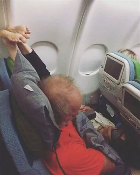 The worst embarrassing situations while traveling - #4 