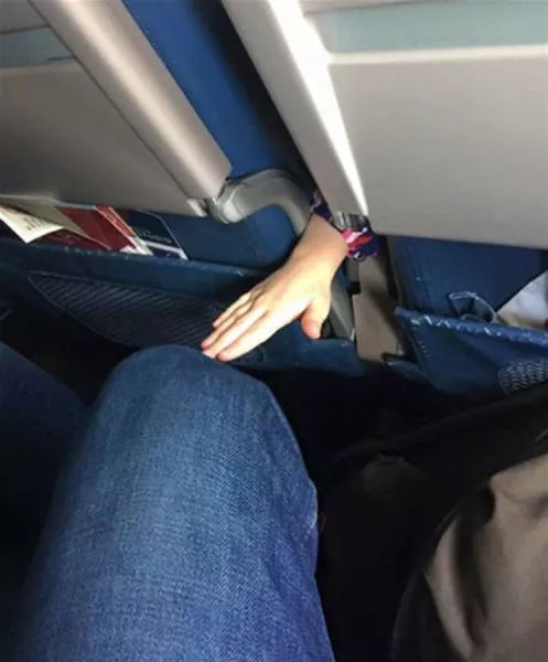 The worst embarrassing situations while traveling - #6 
