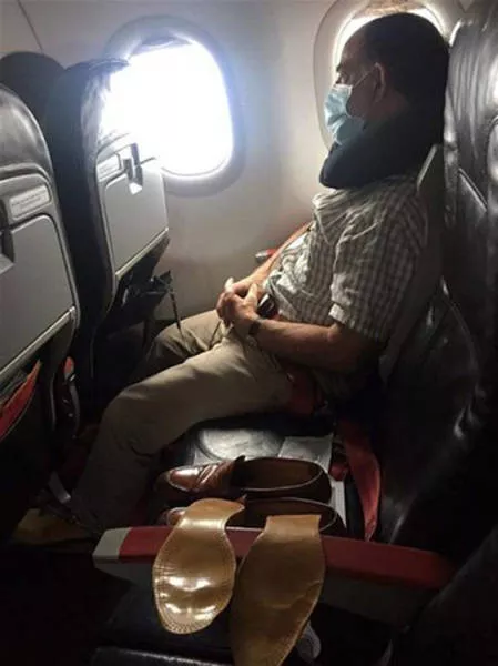 The worst embarrassing situations while traveling - #8 