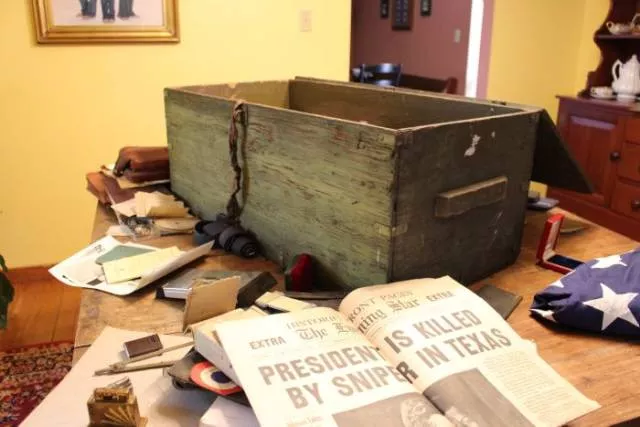 Find out what to find in this old box - #4 