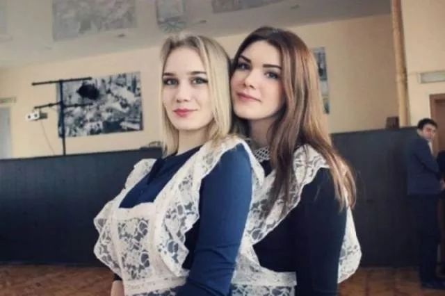 Sexy russes en tenue decolier - #22 