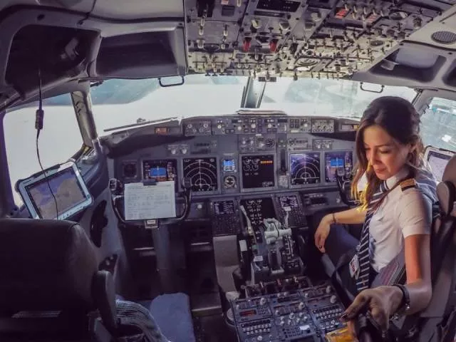 Sexy female pilots