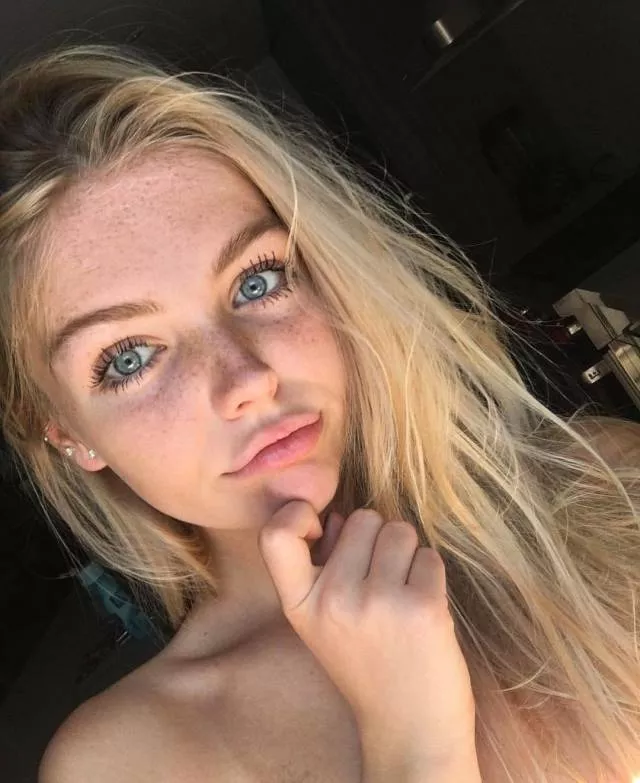 Beautiful girls around the world - #16 