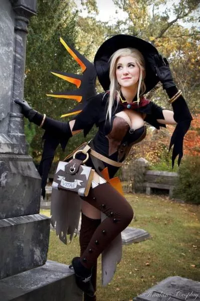Sometimes cosplay is more realistic than their real characters - #5 