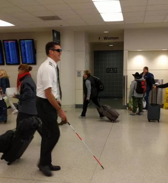Les choses les plus etranges quon peut voir dans les aeroports - #1 