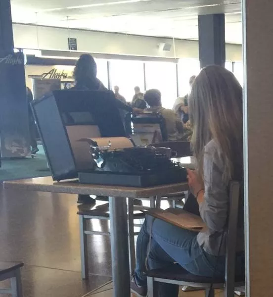 Les choses les plus etranges quon peut voir dans les aeroports - #13 