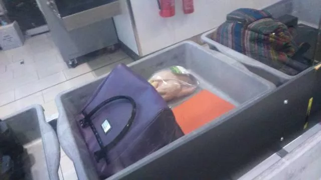 Les choses les plus etranges quon peut voir dans les aeroports - #18 