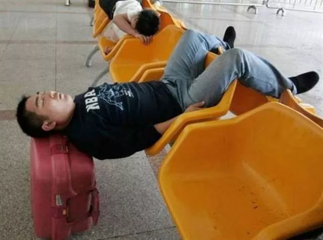 Les choses les plus etranges quon peut voir dans les aeroports - #21 