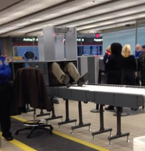 Les choses les plus etranges quon peut voir dans les aeroports - #4 