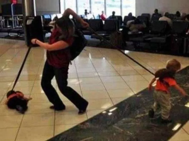 Les choses les plus etranges quon peut voir dans les aeroports - #5 