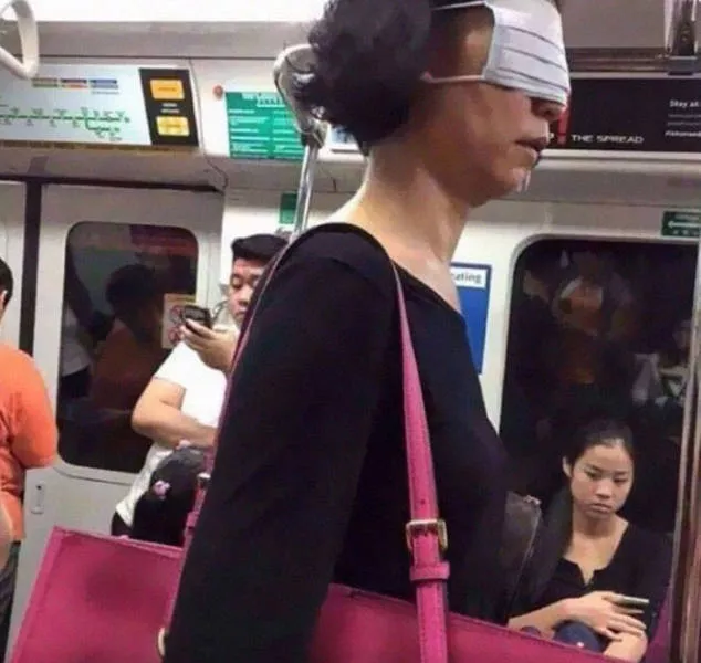 Corona dans les metros - #7 Corona dans les metros - #7