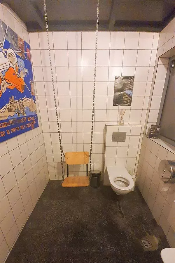 The most unusual and bizarre toilets in the world - #12 