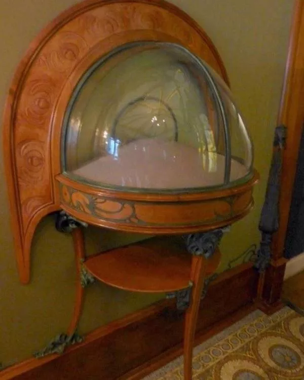 Not very well known objects - #2 Jewelry display case