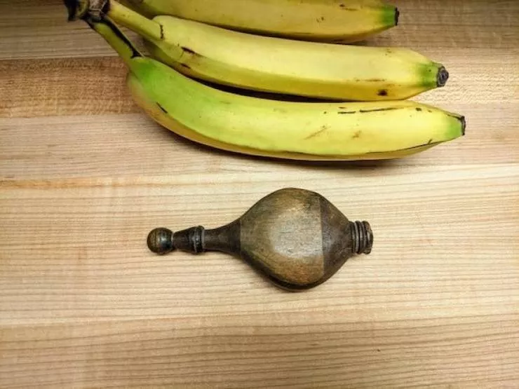Not very well known objects - #7 A vial of powder