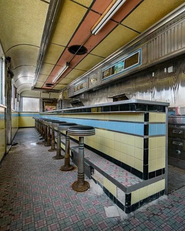 Top 20 des places abandonnes - #11 Fast food abandonné 