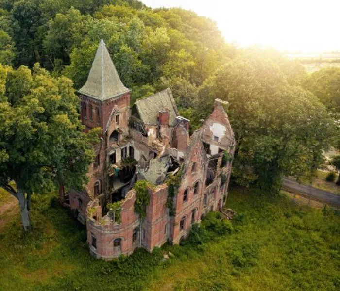 Top 20 des places abandonnes - #3 Construite en 1853 