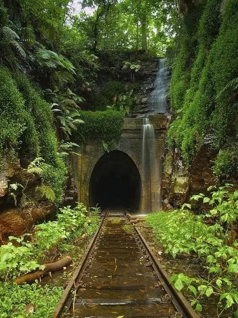 Top 20 des places abandonnes - #4 Tunnel abandonné 