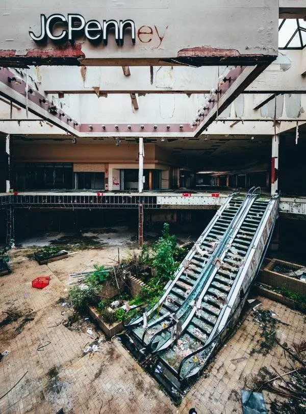 Top 20 des places abandonnes - #8 Centre commercial abandonné a Akron Ohio