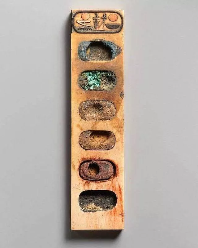 La collection de la semaine - #18 Palette de peintre de l'Egypte ancienne, 3400 ans