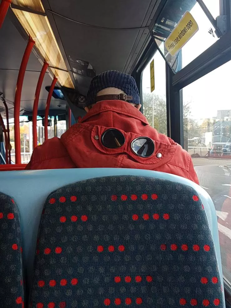 Vetements trop avances - #7 Lunettes de soleil intégrée